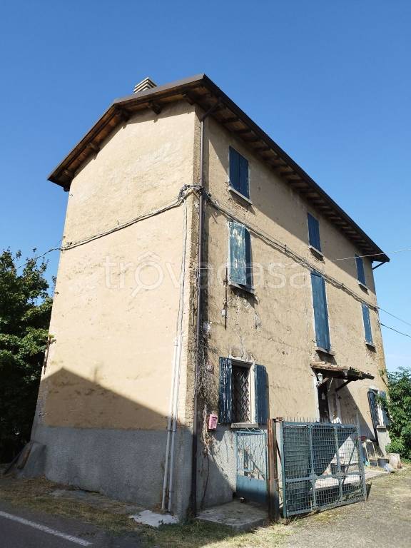 Rustico in vendita a Castelvetro di Modena via Sinistra Guerro, 49