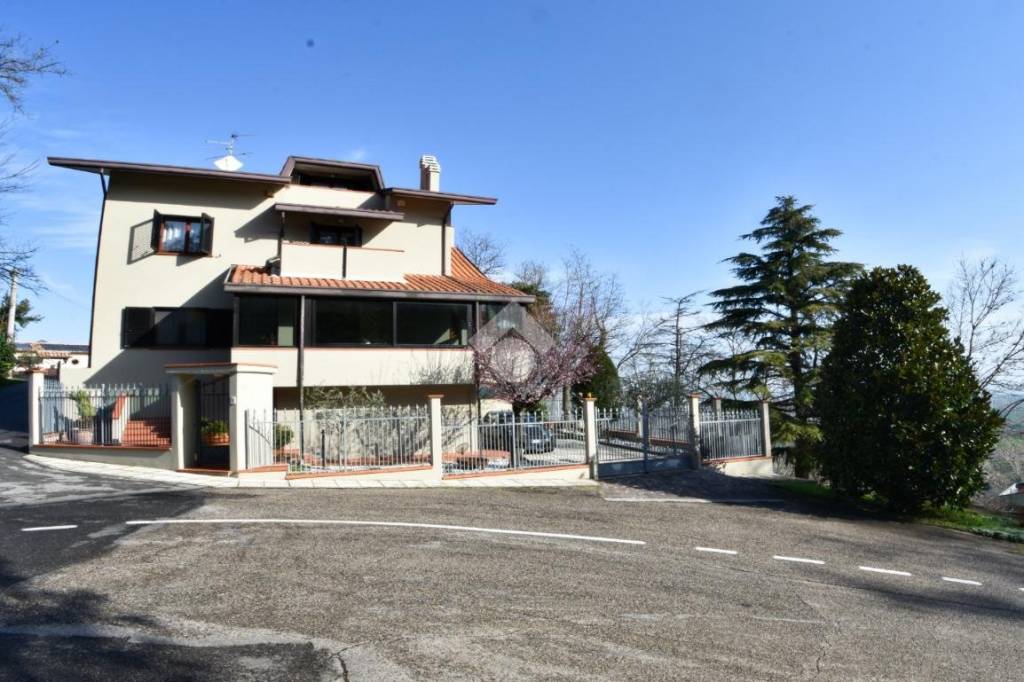 Villa Bifamiliare in vendita a Montescudo-Monte Colombo via Ospedale, 5