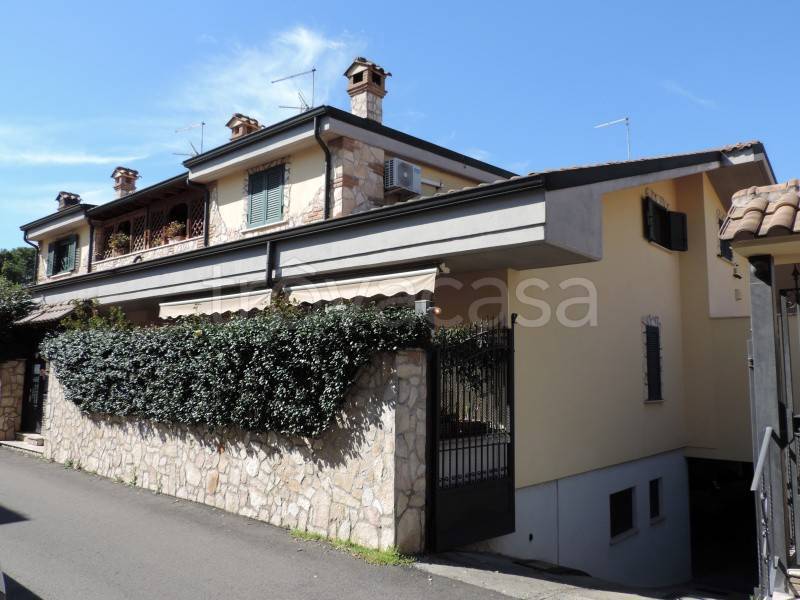 Villa Bifamiliare in vendita a Guidonia Montecelio via Aurelio Saffi