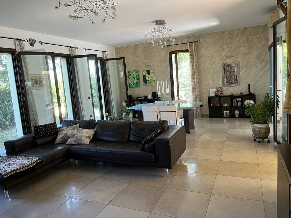 Villa in vendita a Bellaria-Igea Marina via Giuseppe Sirtori