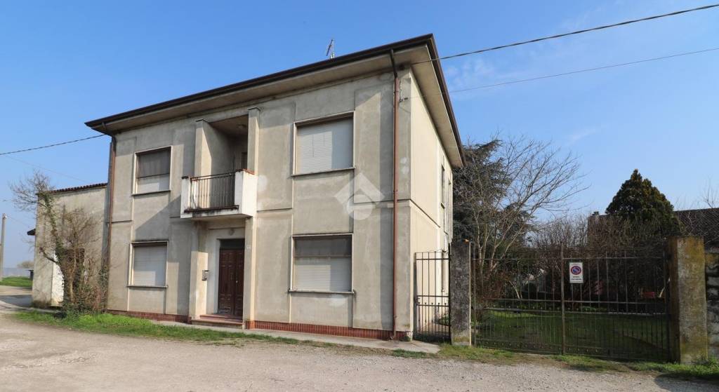 Villa in vendita a Roverbella via Solferino e San Martino, 33