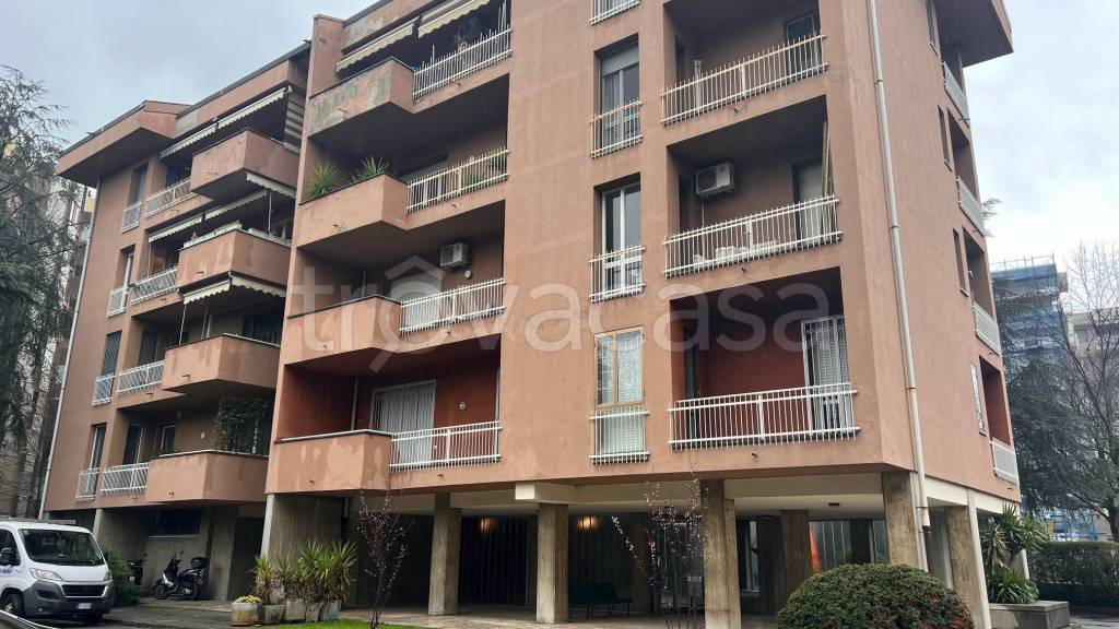 Appartamento in vendita a San Donato Milanese via Angelo Moro, 23