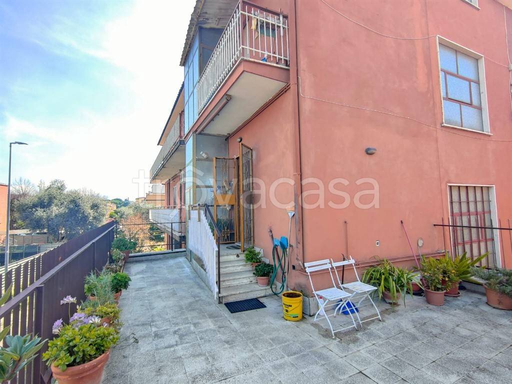 Appartamento in vendita a Roma via Giacomo Laurenzani