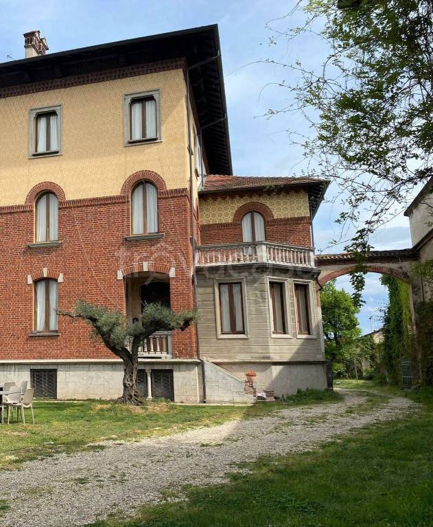 Villa Bifamiliare in vendita a Pavia via Donato Bramante, 90