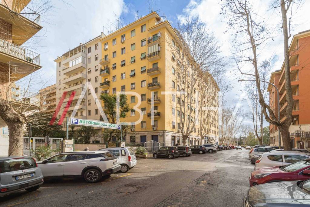 Appartamento in vendita a Roma via Val Trompia
