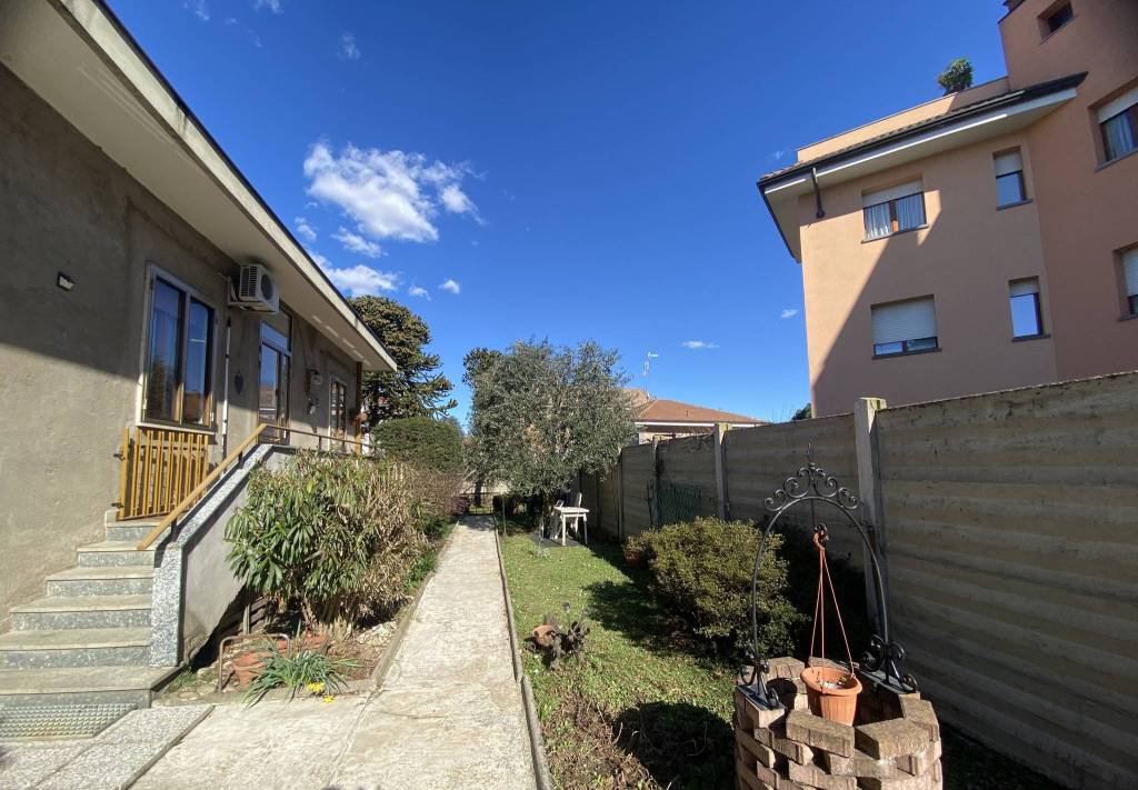 Villa Bifamiliare in vendita a Legnano via Leone da Perego, 56