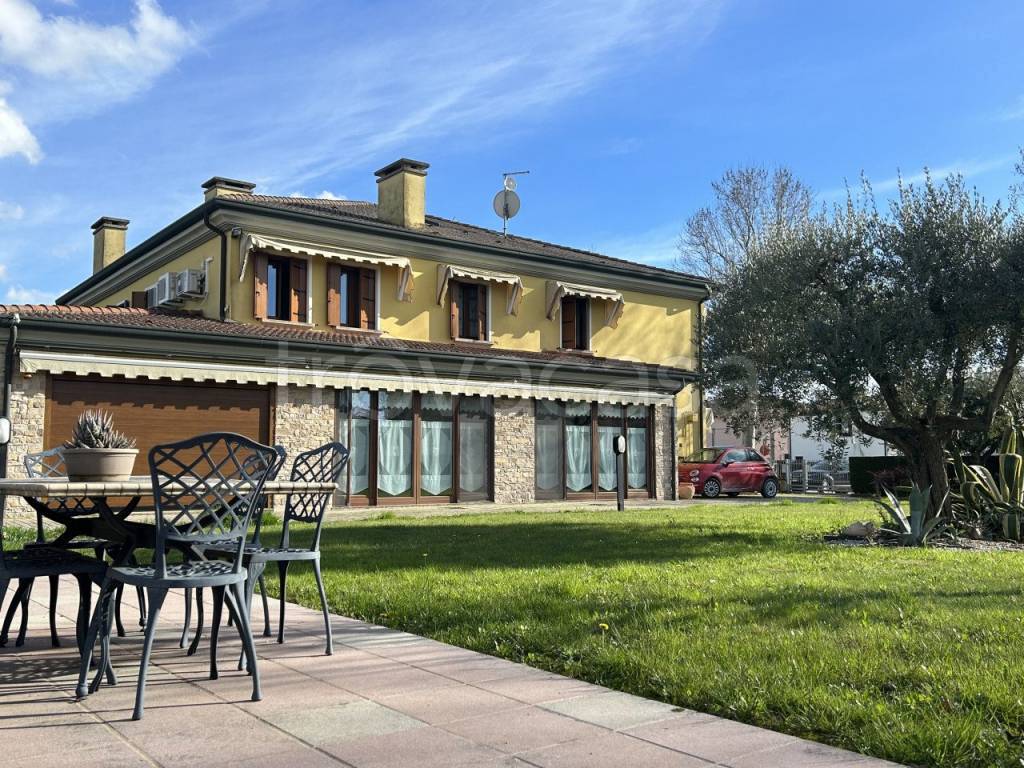 Villa Bifamiliare in vendita a Montegrotto Terme via degli Scavi