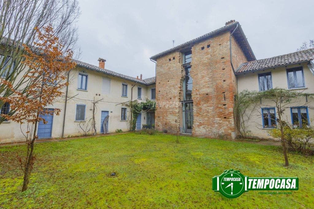 Casa Indipendente in vendita a Pavia via Cà della Terra