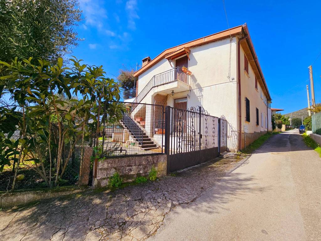 Villa Bifamiliare in vendita a Camerota via Sereni 2