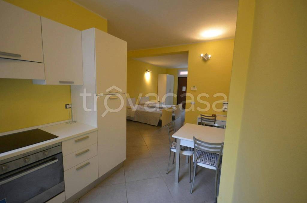 Appartamento in affitto a Milano via Bordighera