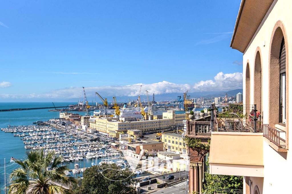 Appartamento in vendita a Genova via Miramare