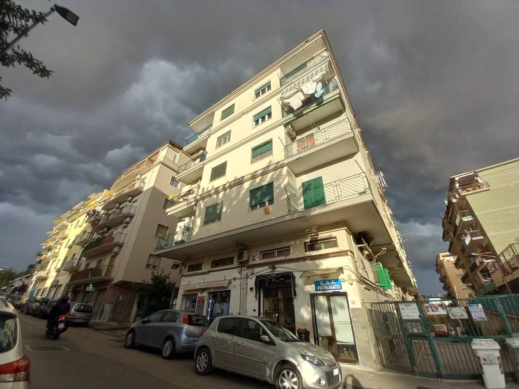 Appartamento in vendita a Napoli via Diomede Carafa
