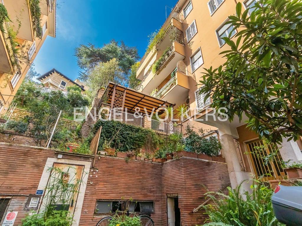 Appartamento in vendita a Roma via Teodoro Pateras