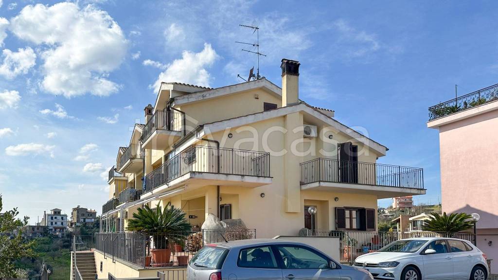 Appartamento in vendita a Riano via Monte Primo