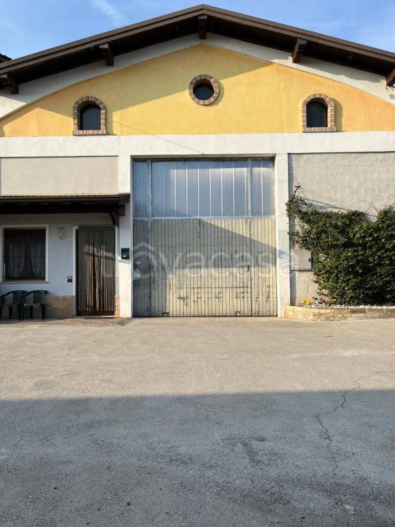 Magazzino in affitto a Montichiari via Santa Giustina