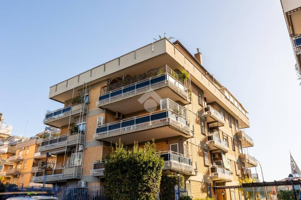 Appartamento in vendita a Roma via Alessandro vii, 86