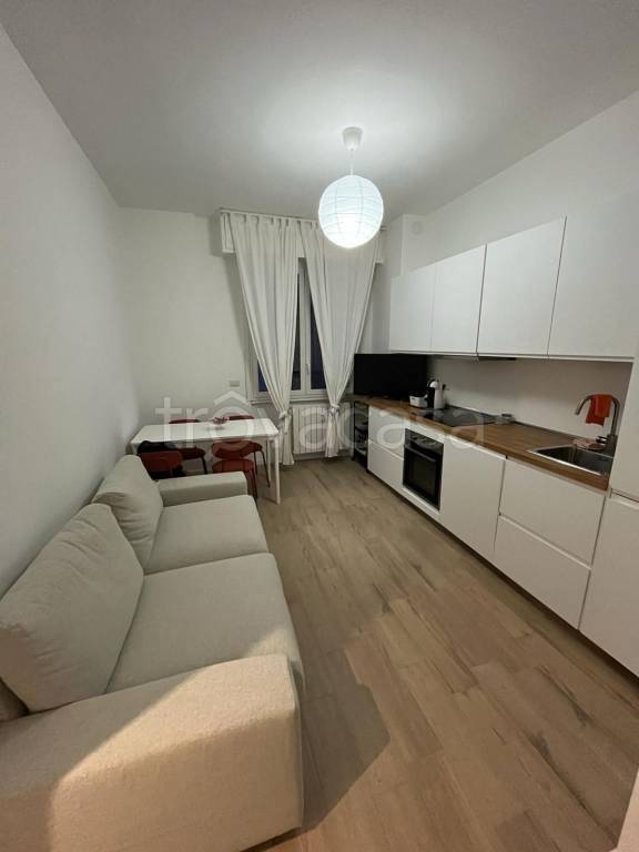 Appartamento in affitto a Milano via Francesco Primaticcio, 217