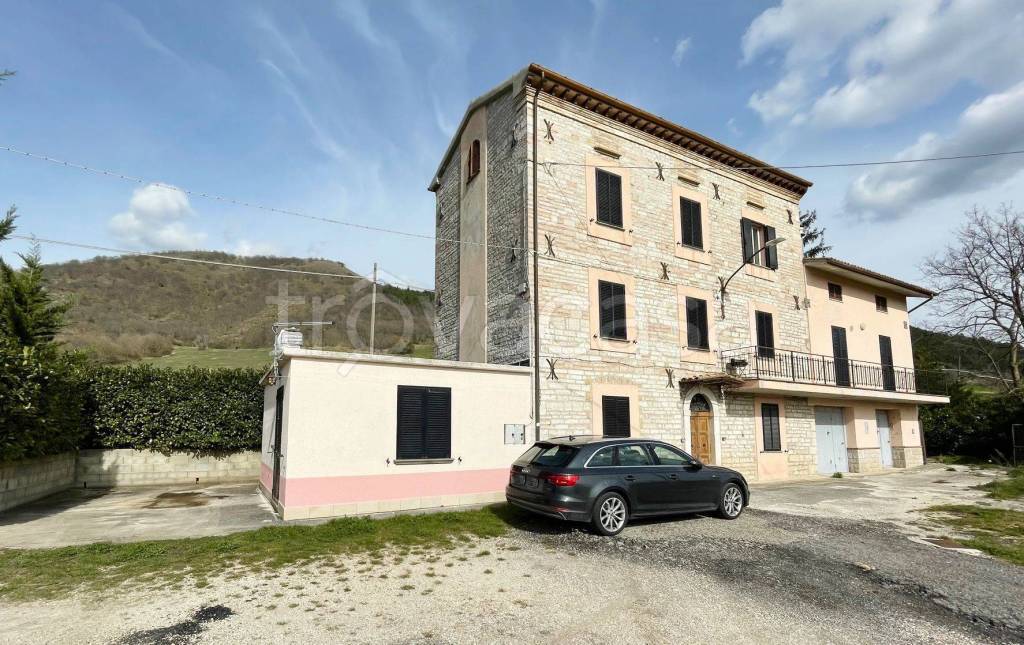 Casa Indipendente in vendita a Scheggia e Pascelupo via Flaminia