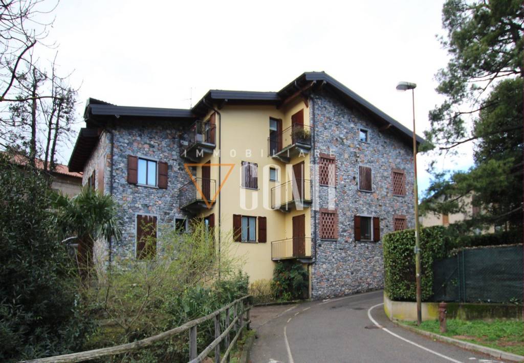 Appartamento in vendita a Barasso via Giacomo Matteotti, 11