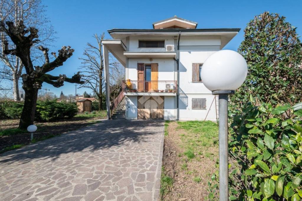 Villa Bifamiliare in vendita a Novi di Modena via Del Gesu', 1