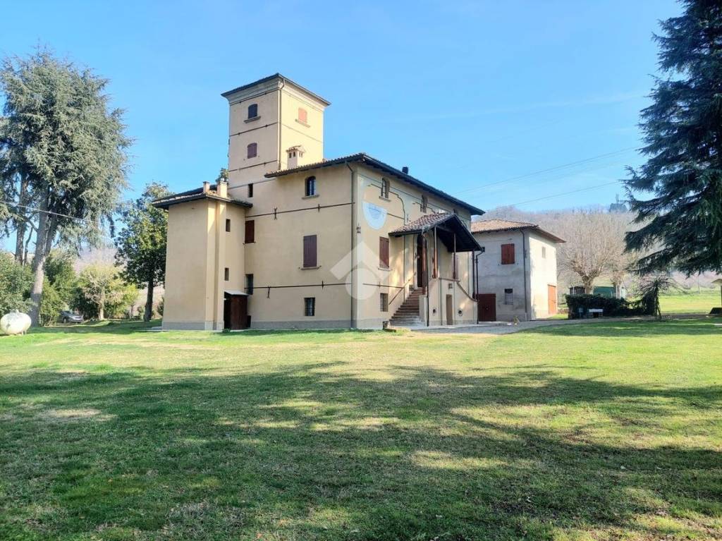 Colonica in vendita a Valsamoggia via Cantagallo, 41