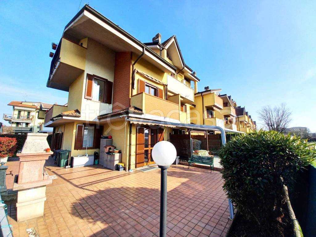 Villa a Schiera in vendita a Treviglio via Isser