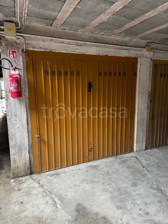 Garage in vendita a Lodi via Raffaello Sanzio