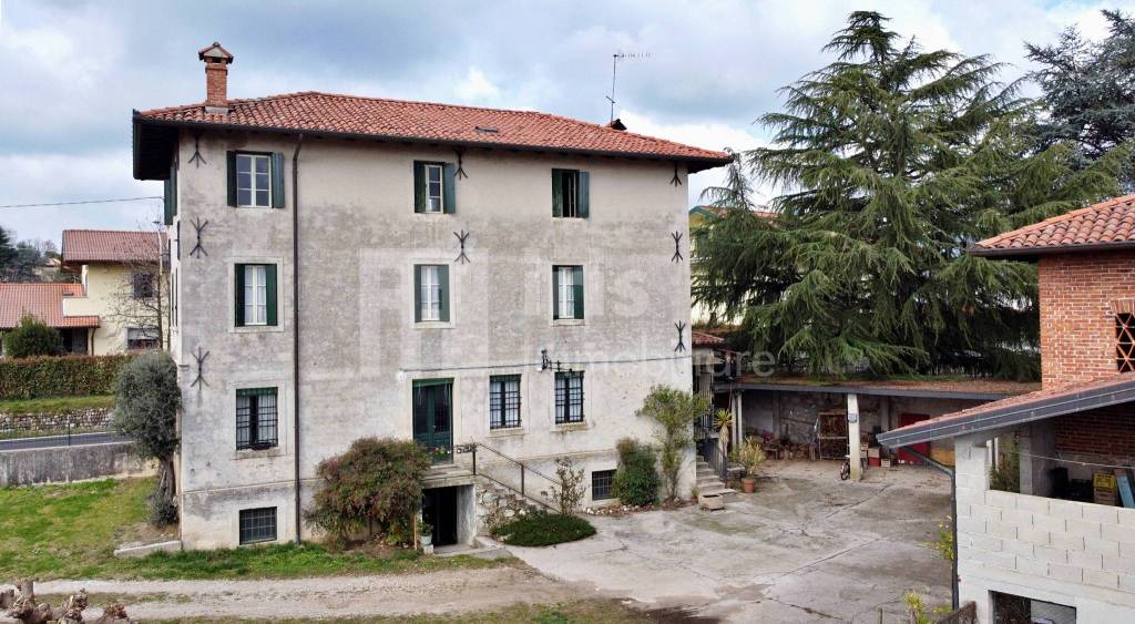 Villa in vendita a Tricesimo via Alessandro Manzoni, 29