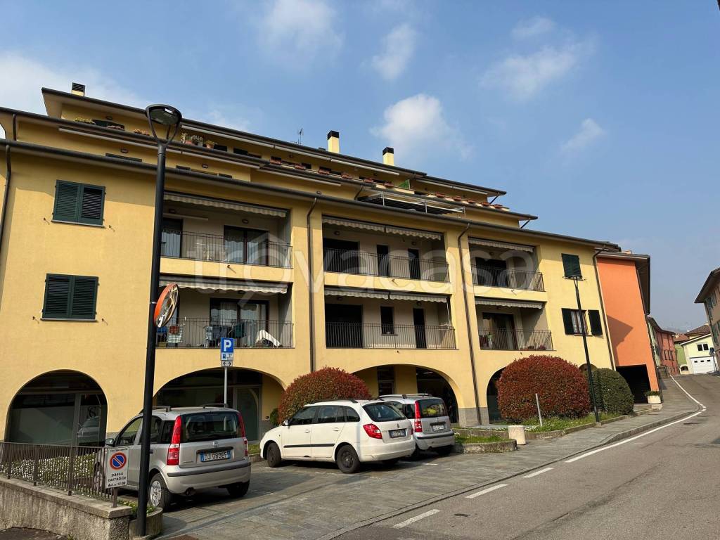 Appartamento in vendita ad Alzano Lombardo via g. Valle, 17