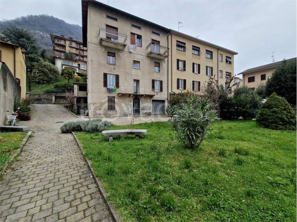 Appartamento in vendita a Caslino d'Erba via Alessandro Magni