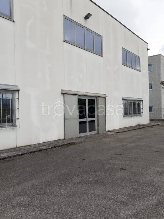 Capannone Industriale in in vendita da privato a Negrar di Valpolicella via Torino, 7