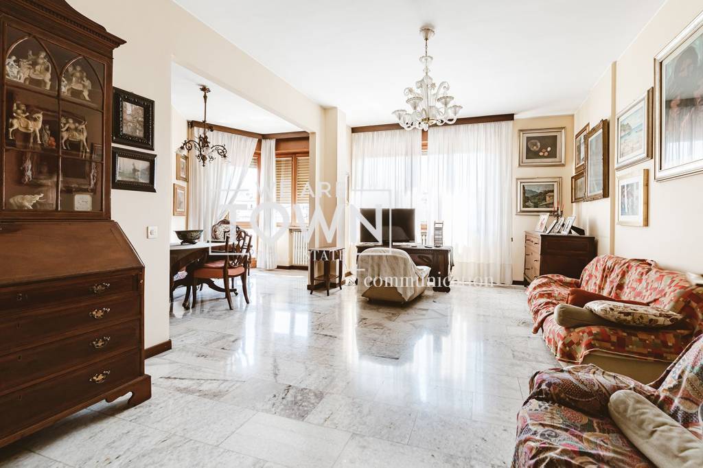 Appartamento in vendita a Milano via Giambattista Bodoni, 4