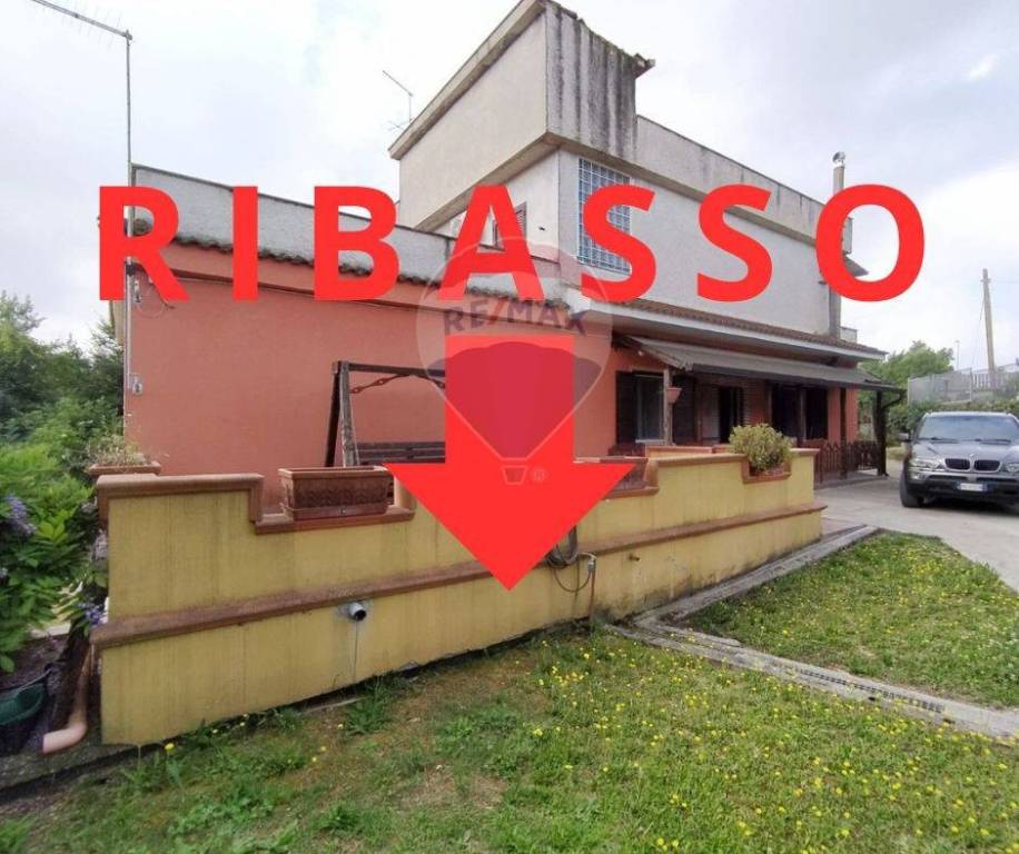 Villa Bifamiliare in vendita ad Aprilia via Ombrone