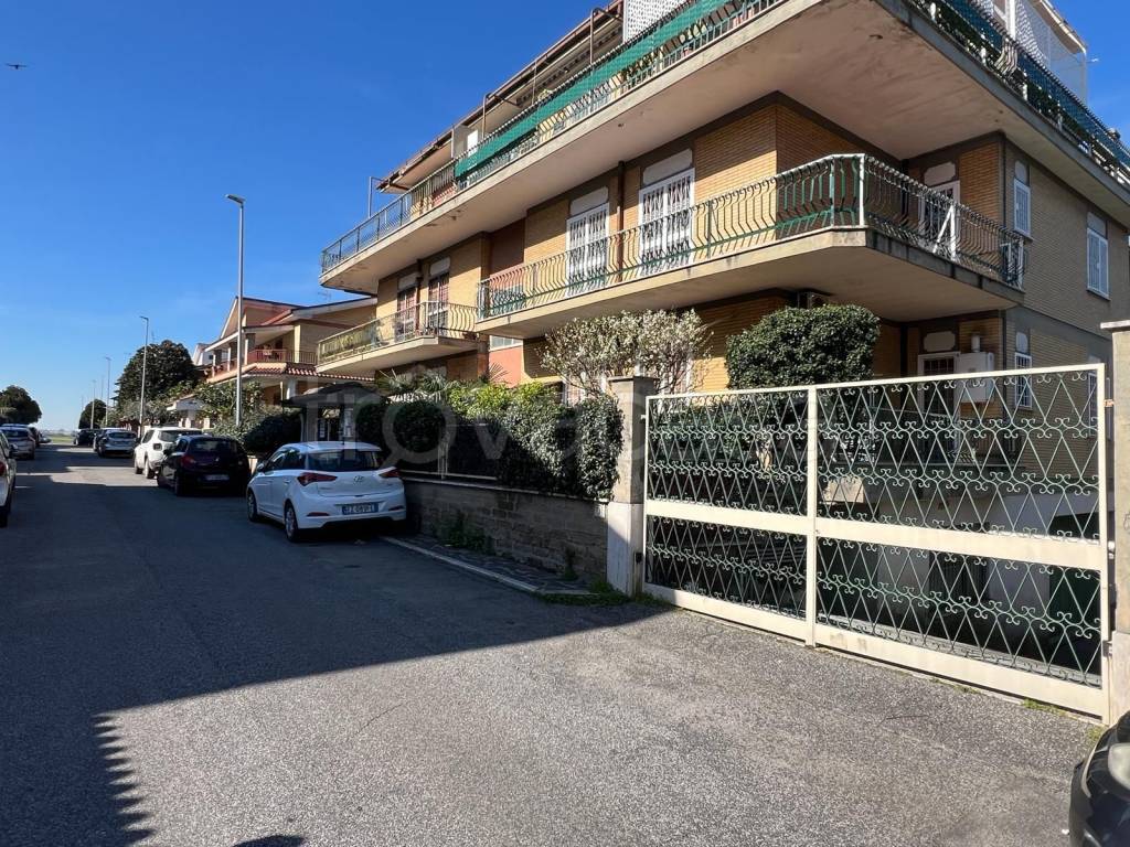 Appartamento in vendita a Roma via Cropani, 34