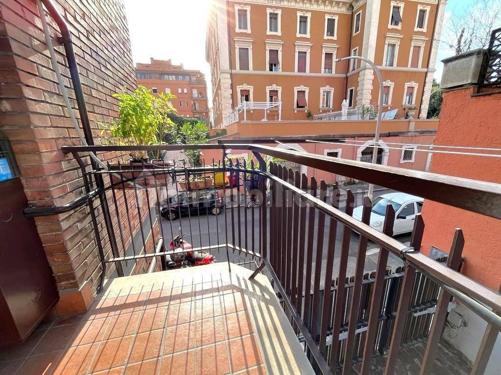 Appartamento in vendita a Roma via Gaetano Rappini