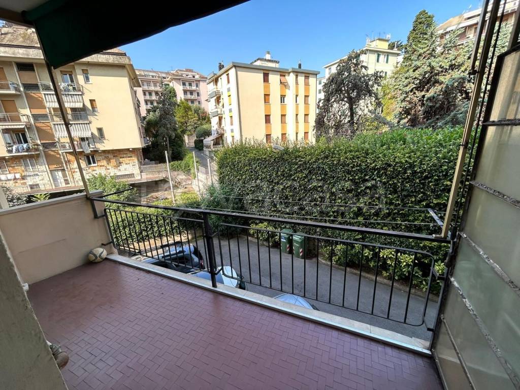 Appartamento in affitto a Genova via Sibilla Mertens, 41