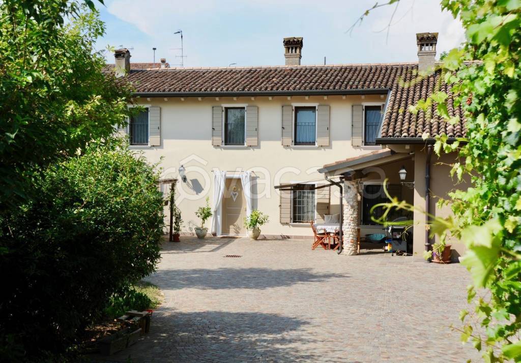 Villa in vendita a Castiglione delle Stiviere palazzina s.n.c.