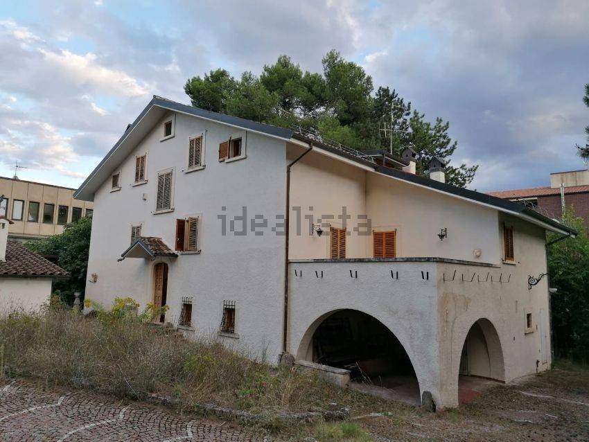 Villa in vendita a L'Aquila via Del Cardinale