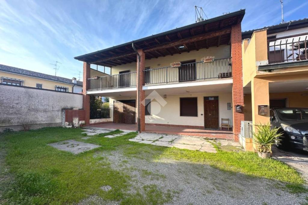 Casa Indipendente in vendita a Crespiatica via g. Verdi, 6