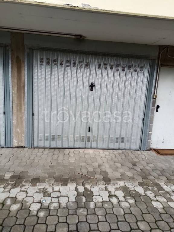 Garage in vendita a Cesano Boscone via San Carlo Borromeo, 7