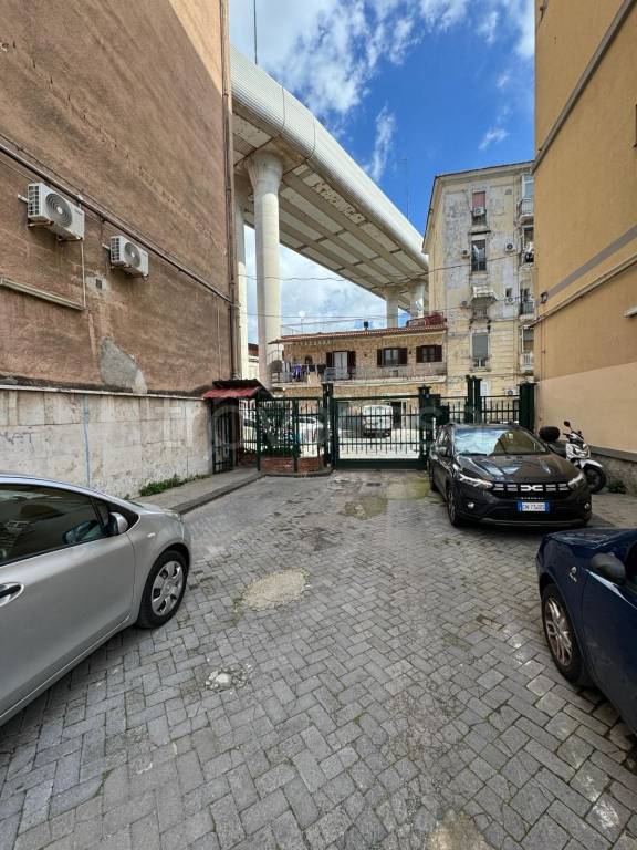 Appartamento in vendita a Napoli via Zara