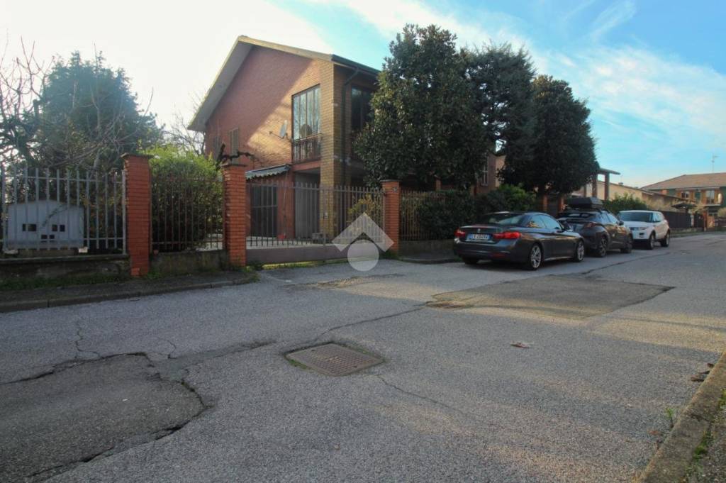 Villa in vendita a Pavia via Udine, 5