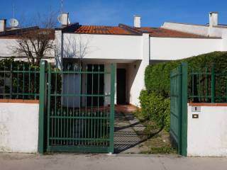 Villa a schiera in affitto a comacchio viale stati uniti d'america, 8