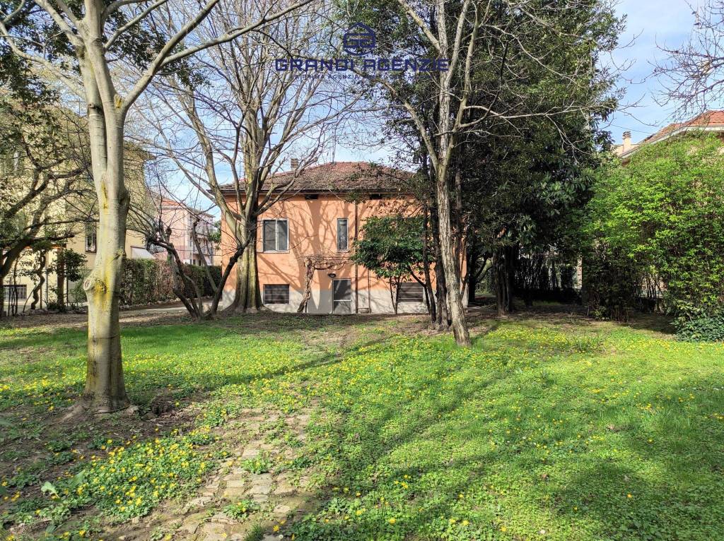 Villa in vendita a Parma via Alceste De Ambris