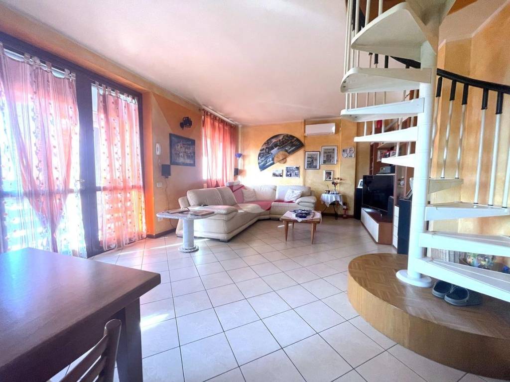 Appartamento in vendita a Zandobbio via l. Colombi