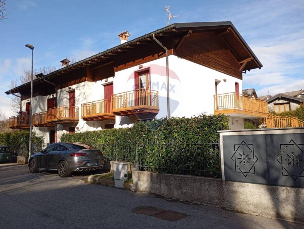 Appartamento in vendita ad Alta Valle Intelvi via San Sebastiano, 17