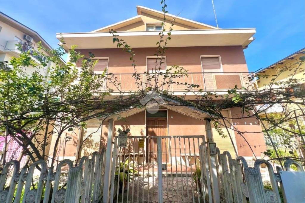 Villa Bifamiliare in vendita a Pescara via Parisina, 14