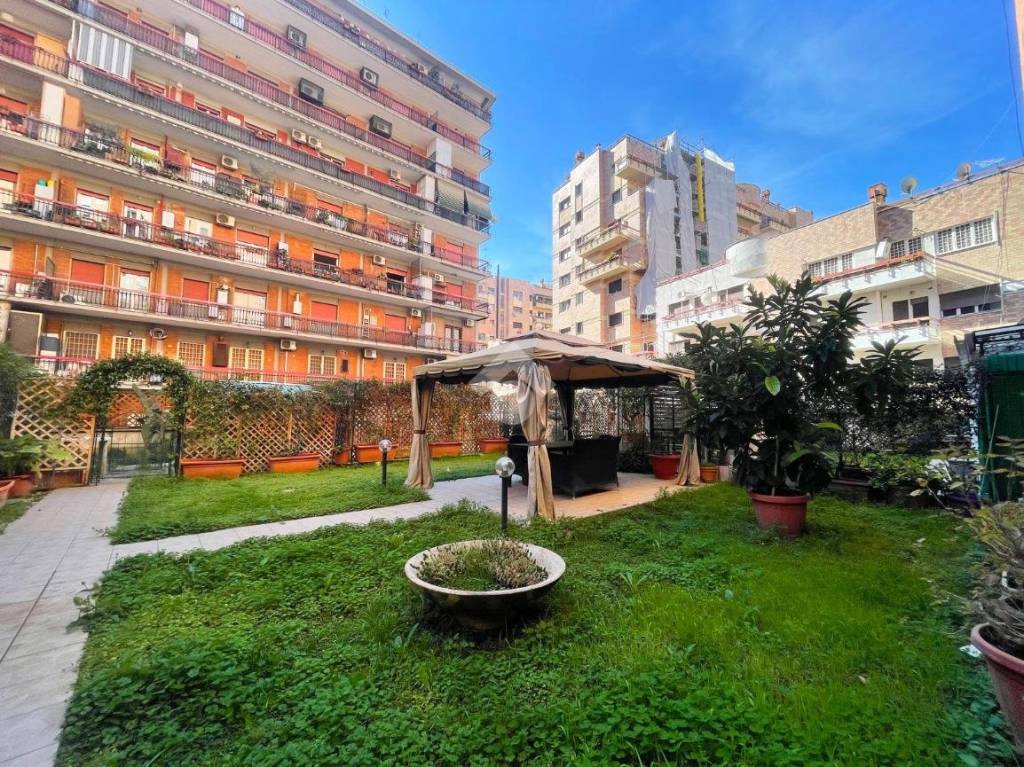Appartamento in vendita a Roma via Giuseppe Ravizza