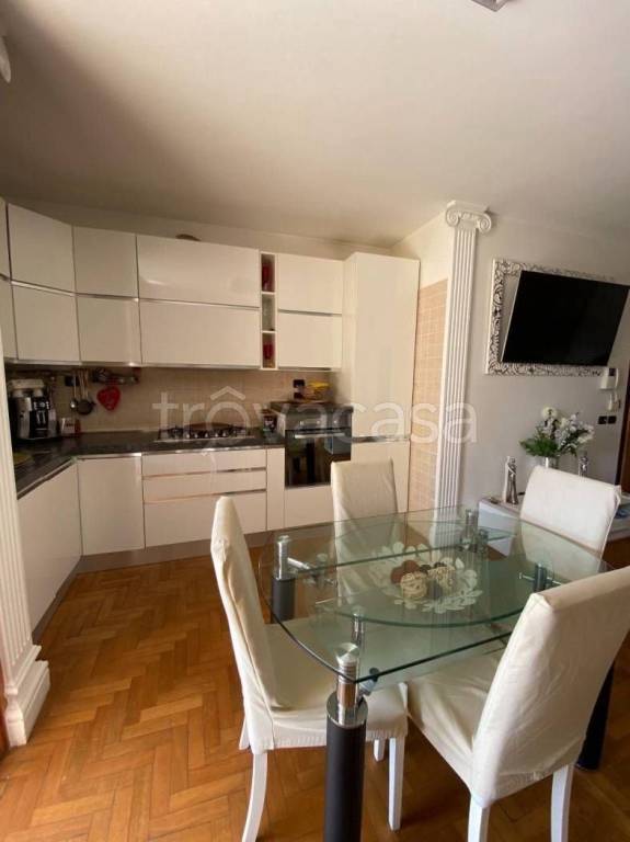 Appartamento in in vendita da privato a Roma via Roberto Ago, 68