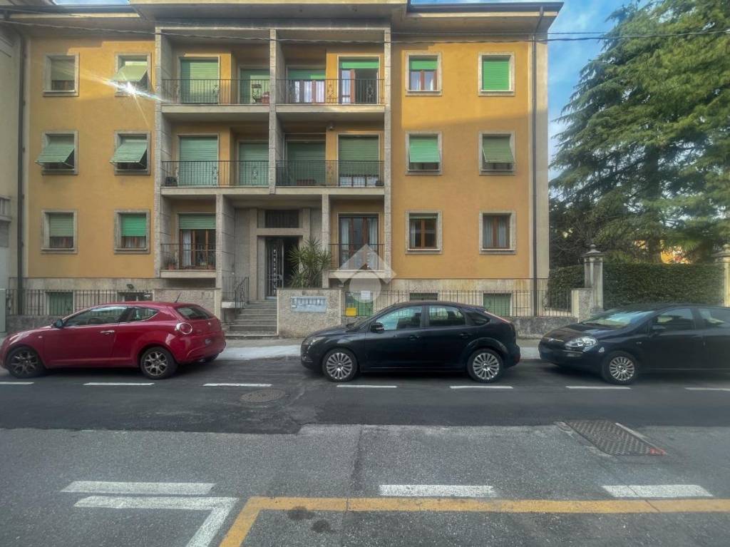 Negozio in affitto a Brescia via Gerolamo Savoldo, 3